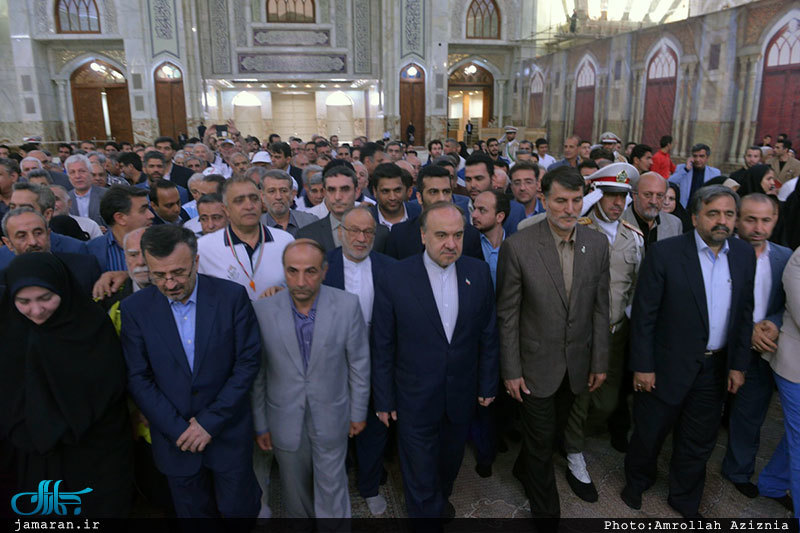 ادای احترام وزیر ورزش و جوانان و جمعی از ورزشکاران به مقام شامخ حضرت امام(س)  