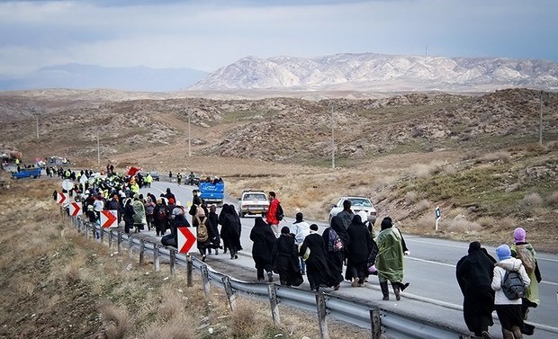 22 کاروان زائر پیاده تایباد و باخرز در راه مشهد