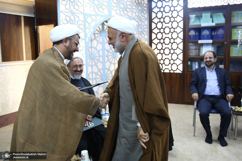 مراسم تقدیر از دست اندرکاران همایش نکوداشت وکلای حضرت امام خمینی (س)