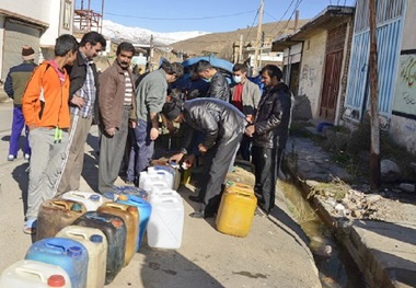 توزیع نفت سفید در روستاهای کوهستانی آستارا آغاز شد