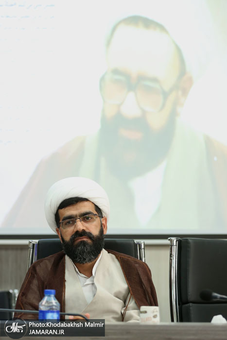 نشست صمیمانه اعضا هیات علمی پژوهشکده امام خمینی و انقلاب اسلامی با تولیت  معزز به مناسبت روز معلم