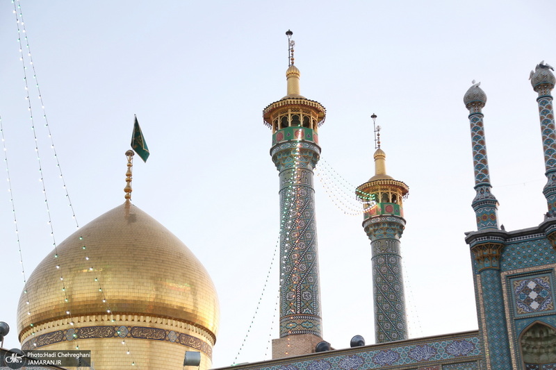 آیین تعویض پرچم گنبد حرم حضرت معصومه(س) و آغاز دهه کرامت
