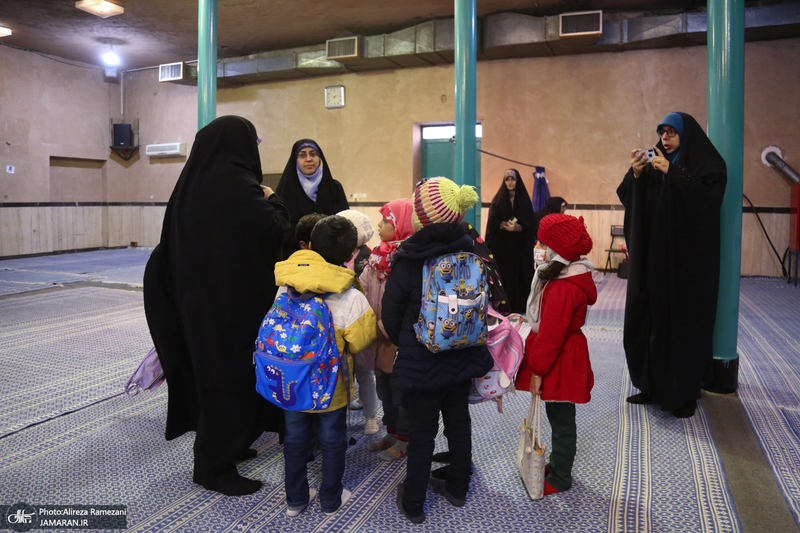 بازدید اقشار مختلف مردم از بیت امام خمینی (س) در جماران-4