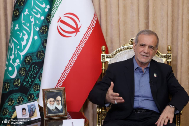 پزشکیان در گفت‌وگو با تاکر کارلسون: ما با مذاکره مشکلی نداریم، اما فجایعی که رژیم صهیونیستی در منطقه و کشور ما رقم زده وضعیت را بحرانی کرده است/ امیدواریم باز بتوان به میز مذاکره بازگشت/ بازگشت به مذاکره نیازمند یک شرط است؛ اعتماد به روند گفت‌وگو