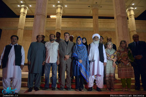 ادای احترام رئیس مجلس ایالت بلوچستان پاکستان به مقام شامخ امام خمینی(س)