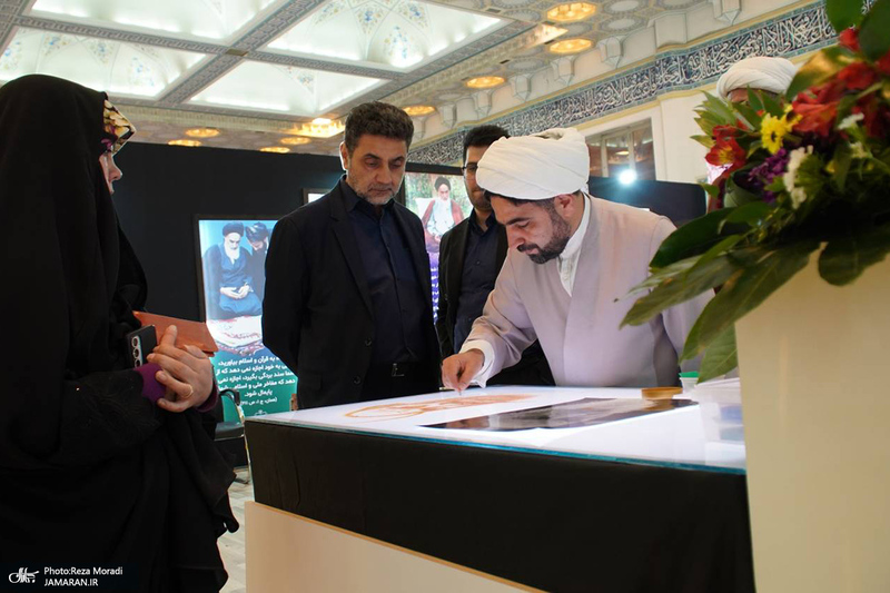 غرفه موسسه تنظیم و نشر آثار امام خمینی (س) در سی و سومین نمایشگاه بین المللی قرآن کریم-3