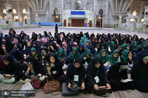 تجدید میثاق جمعی از دانش آموزان دختر استثنایی با آرمان حضرت امام(س)