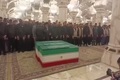 اقامه نماز بر پیکر مطهر رهبر شهید انقلاب در حرم امام علی (ع) + فیلم