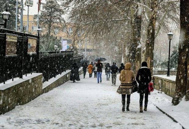 همدان برفی می شود