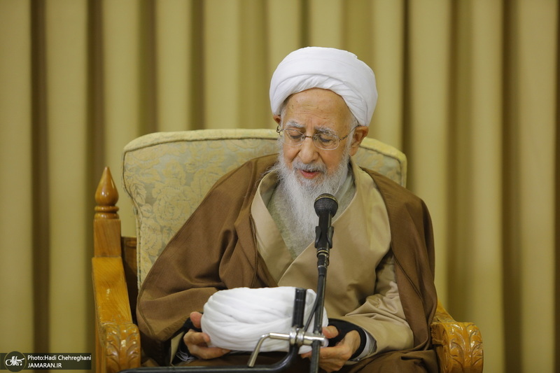 عمامه گذاری طلاب در روز میلاد پیامبر اکرم (ص) و امام صادق (ع) توسط مراجع تقلید