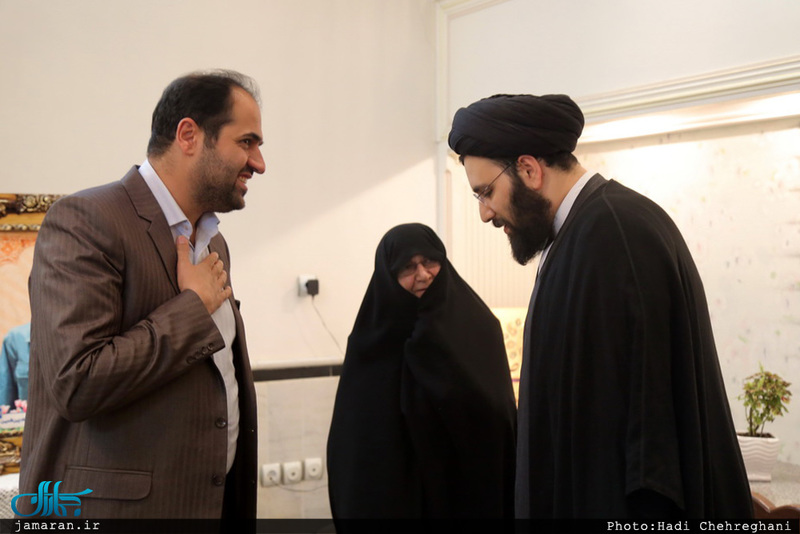 دیدار سید علی خمینی با خانواده شهیدان مهدی زین الدین و محمد جواد دل آذر