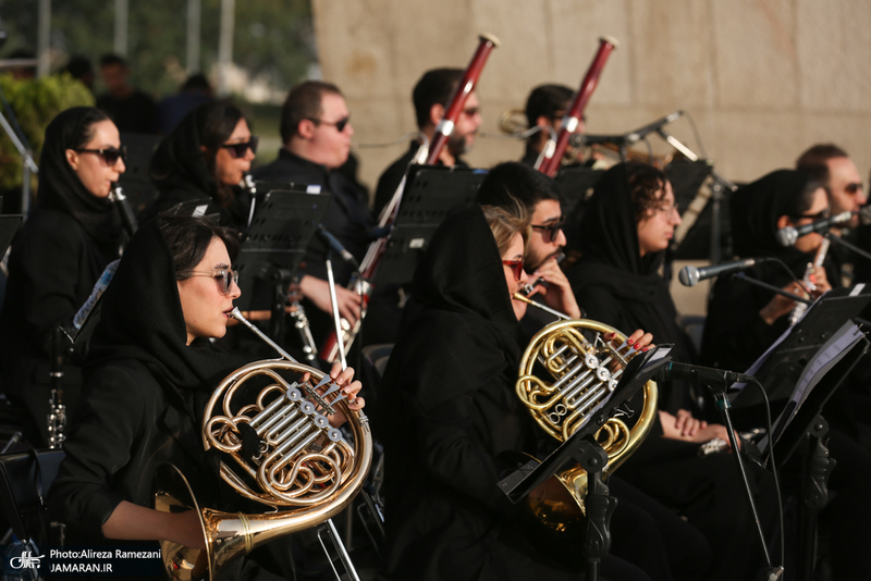 اجرای ارکستر سمفونیک تهران در برج آزادی