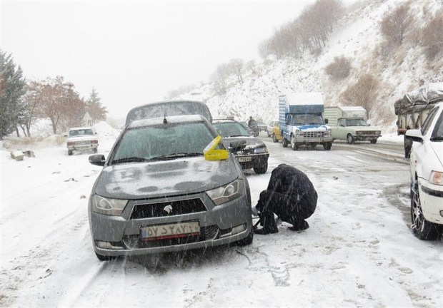 تردد در برخی جاده های بانه فقط با زنجیر چرخ امکانپذیر است