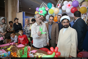 بازدید احمد مسجد جامعی از نمایشگاه عطر یاس در حرم مطهر امام خمینی (س)  /1