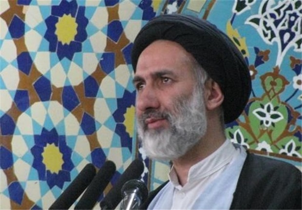 امام جمعه شهرکرد: اسلام نمی‌پسندد که تصاویر زنان در ملأ عام قرار گیرد/ فرهنگ سگ‌گردانی برای یک جامعه مسلمان زیبنده نیست