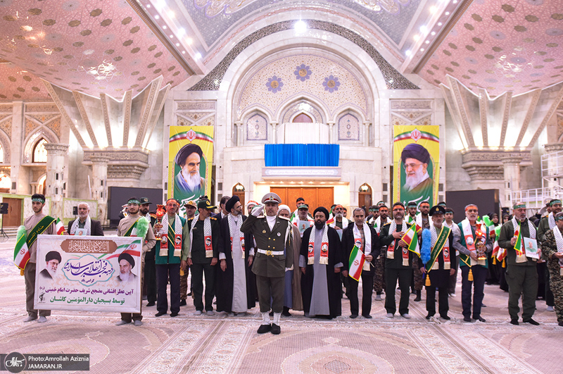 عطرافشانی حرم امام خمینی(س) توسط بسیجیان کاشانی