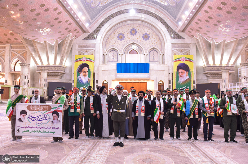 عطرافشانی حرم امام خمینی(س) توسط بسیجیان کاشانی
