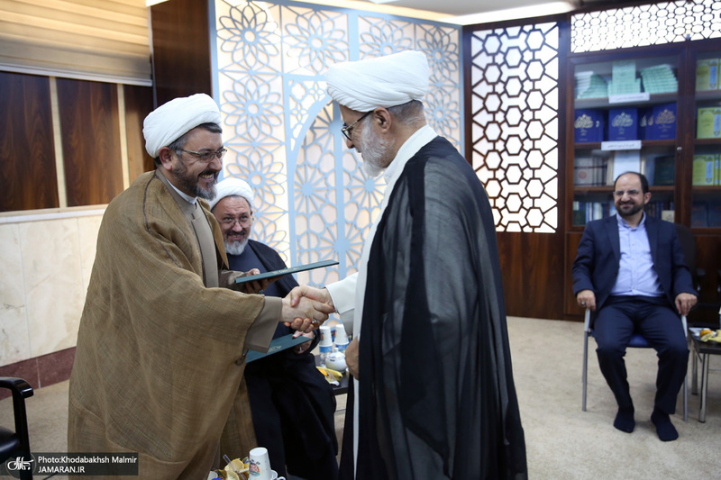 مراسم تقدیر از دست اندرکاران همایش نکوداشت وکلای حضرت امام خمینی (س)