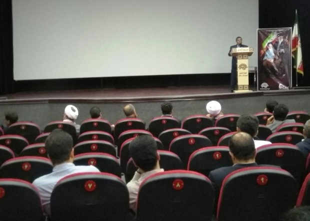 کارمندان باید به تکریم واقعی ارباب رجوع پایبند باشند