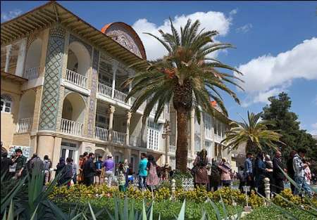 افزون بر 206 هزار نفر از چشم اندازهای زیبای باغ ارم شیراز دیدن کردند