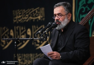 نوای «ایران ای سرای امید ای حرم آل محمد(ص)» توسط حاج محمود کریمی در حسینیه امام خمینی(ره)