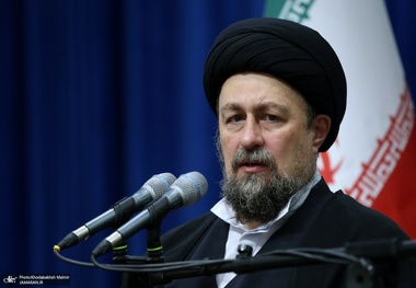 آیت‌الله سید حسن خمینی: اگر قرار است اجتماع ما اسلامی باشد، باید رحمت بیشتری در آن باشد/ هر دوره‌ای سختی خاص خودش را دارد، ولی بعضی وقت‌ها این سختی‌ها به زندگی ابتدایی انسان‌ها کشیده می شود