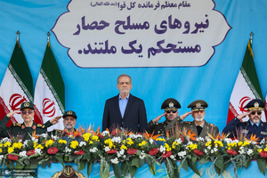 مراسم رژه نیروهای مسلح در جوار حرم مطهر امام خمینی (س)