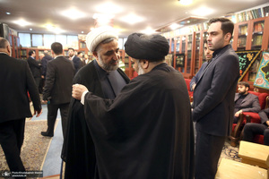 حضور شخصيت هاي سياسي در منزل مرحوم آیت الله بجنوردی 2