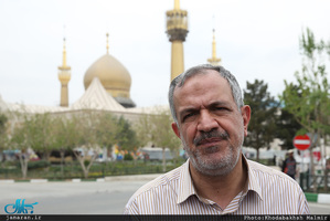 بازدید احمد مسجد جامعی از نمایشگاه «عطر یاس» در حرم مطهر امام خمینی(س)-2