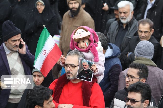 عضو شورای تهران: مردم انتقادات خود را در داخل کشور حل و فصل می‌کنند