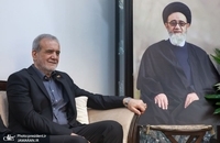 دیدار پزشکیان با خانواده شهدای خدمت (6)