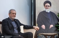 دیدار پزشکیان با خانواده شهدای خدمت (6)