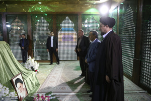 حضور محمود احمدی نژاد در حرم مطهر امام خمینی (س)