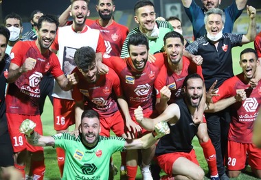 آماده سازی سکوی قهرمانی پرسپولیس در ورزشگاه آزادی/ویدیو