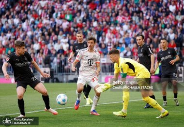 جشن قهرمانی بایرن‌مونیخ در شب سقوط بوخوم و هولشتاین‌کیل