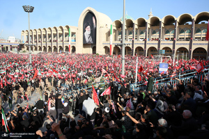 اقامه نماز بر پیکر مطهر رهبر شهید انقلاب-2