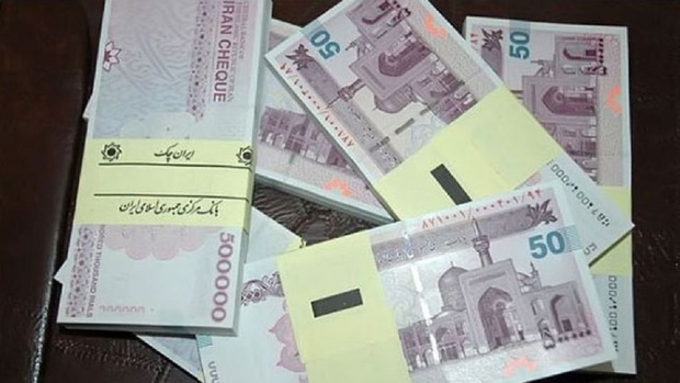 نماینده قزوین: کارکنان دولت به دلیل حقوق پایین تعصب کاری ندارند؛ باید به افزایش حقوق آنها توجه کرد/ به همسان‌سازی حقوق بازنشسستگان باید توجه جدی شود