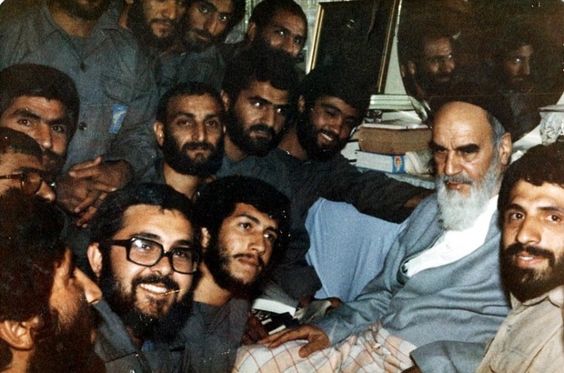 شاخه های گلی که امام برای رزمندگان می انداختند