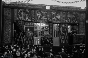 عزاداری ظهر عاشورا در حسینیه 200 ساله سادات اخوی