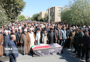 پیکر حجت الاسلام غفاری امام جمعه اسبق سلماس تشییع شد