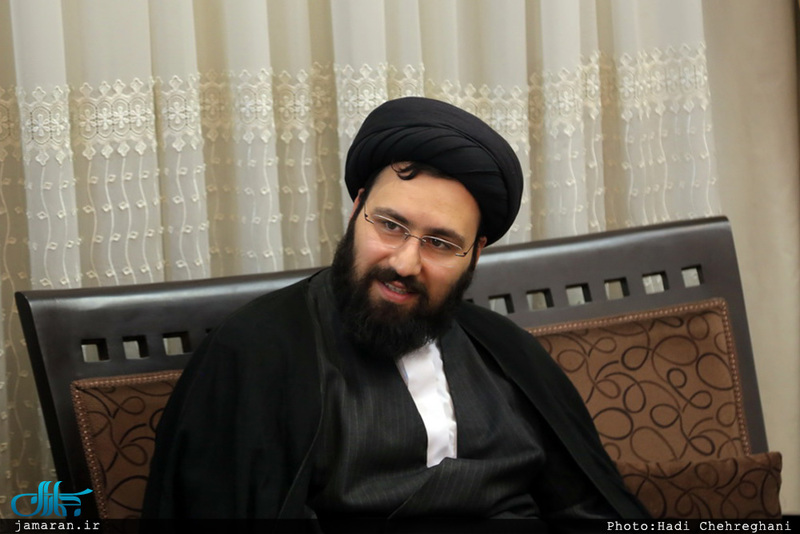 دیدار سید علی خمینی با خانواده شهیدان مهدی زین الدین و محمد جواد دل آذر