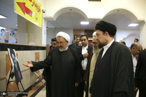 بازدید آیت الله نور مفید از نمایشگاه وکلای شرعی امام خمینی (س)