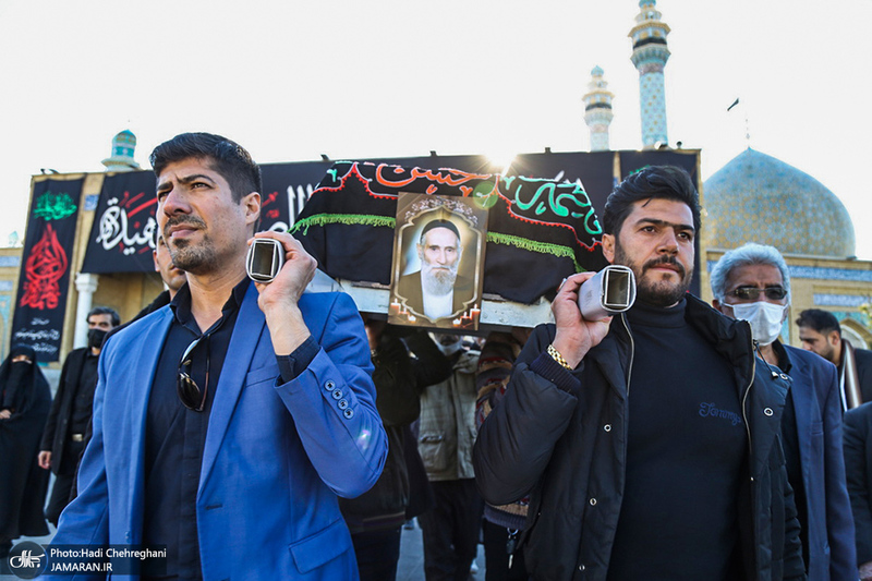 مراسم تشییع مرحوم حاج عیسی جعفری خادم امام خمینی (ره) در حرم حضرت معصومه (س)