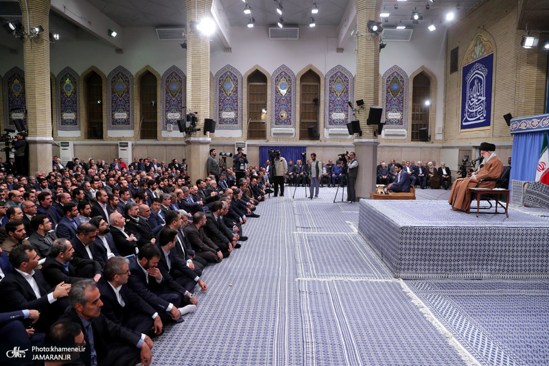 دیدار جمعی از تولیدکنندگان، کارآفرینان و فعالان اقتصادی با رهبر معظم انقلاب