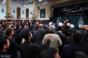 اولین شب مراسم عزاداری حضرت فاطمه‌زهرا (س) در حسینیه امام خمینی