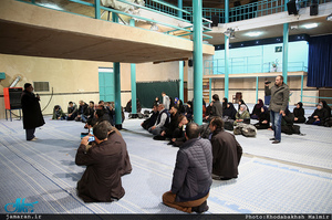 بازدید جمعی از شیعیان کشور هلند و آلمان از بیت امام خمینی در جماران