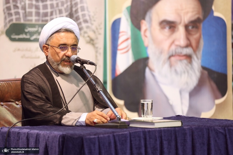 بازخوانی و تبیین ابعاد سیاسی و اجتماعی شادروان علیرضا آفریدون در حسینیه جماران