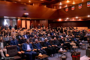 کنگره بزرگداشت شهدای سنگرسازان بی سنگر استان تهران در حرم امام خمینی (س)