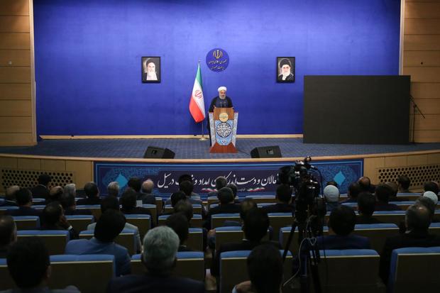 روحانی: مرمت ساختمان ها در مناطق سیل زده تا پایان تیرماه سال جاری انجام شود/ صحنه کمک‌رسانی ملت ایران به آسیب‌دیدگان سیل اخیر، غایب نداشت