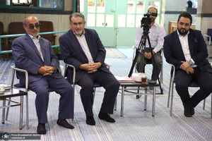 دیدار اعضای شورای مرکزی حزب اعتماد ملی با سید حسن خمینی